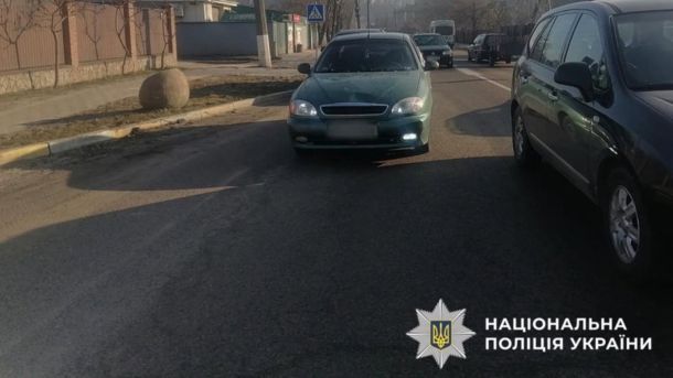У Бучі затримали 21-річного виконавця сьогоднішнього теракту Автомобіль на вулиці Київська в Обухові після наїзду на 10-річного хлопчика на пішохідному переході