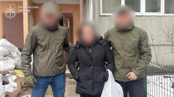 Поліція Києва затримала шахраїв під виглядом СБУ: вкрали 9 млн у киянок Затримана 34-річна жінка, яка фотографувала київські ТЕЦ на замовлення російських спецслужб