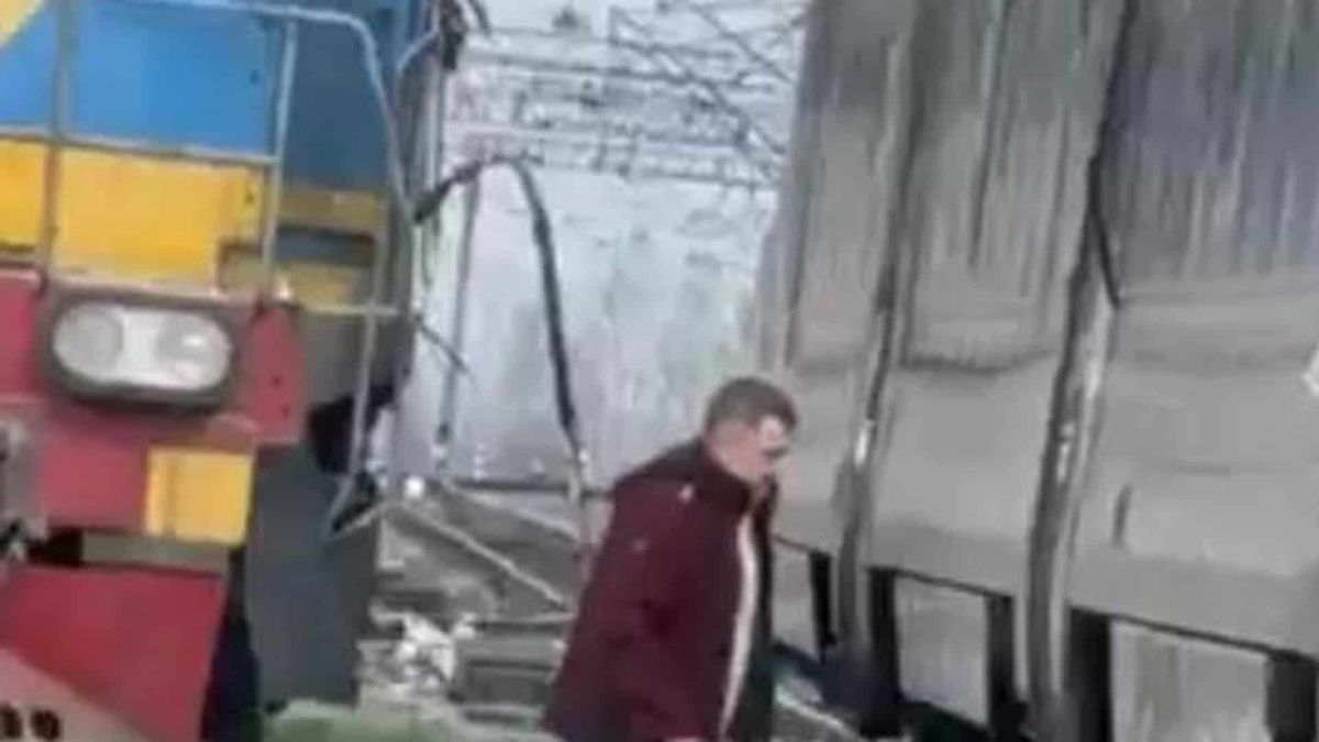 «Інтерсіті+» врізався в тепловоз: 576 пасажирів пересаджено на резервний поїзд Бічне зіткнення тепловоза приватного кар'єра з поїздом Інтерсіті+ на станції Браїлів у Вінницькій області 18 квітня 2026