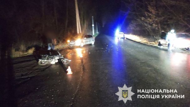 Конструктор ракети «Фламінго» вперше дав велике інтервʼю ДТП на нічній трасі за участі мотоцикла, мотоцикл лежить на асфальті