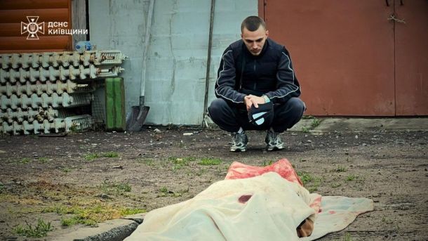 Російська атака на Київщину: загинула жінка, поранено її сина та батьків, у столиці уламки пошкодили будинки Наслідки російського обстрілу