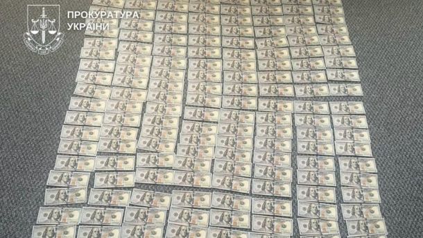 46-річний чоловік підпалив двері сусідам у Білій Церкві через зауваження про гучну поведінку Розкладені банкноти номіналом по 100 доларів у справі про ухилення від сплати податків на Київщині