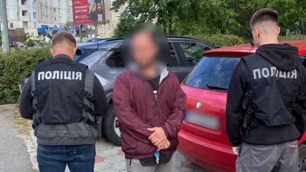 У Києві викрили організаторів схем із втечею за кордон та фіктивним бронюванням У Києві викрили організаторів схем із втечею за кордон та фіктивним бронюванням