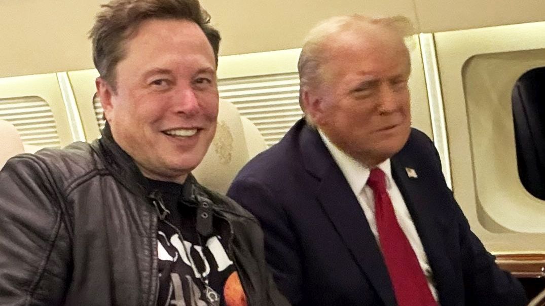 The New York Times: Ілон Маск хоче вкласти $100 мільйонів у політичну кампанію Трампа Ілон Маск і Дональд Трамп