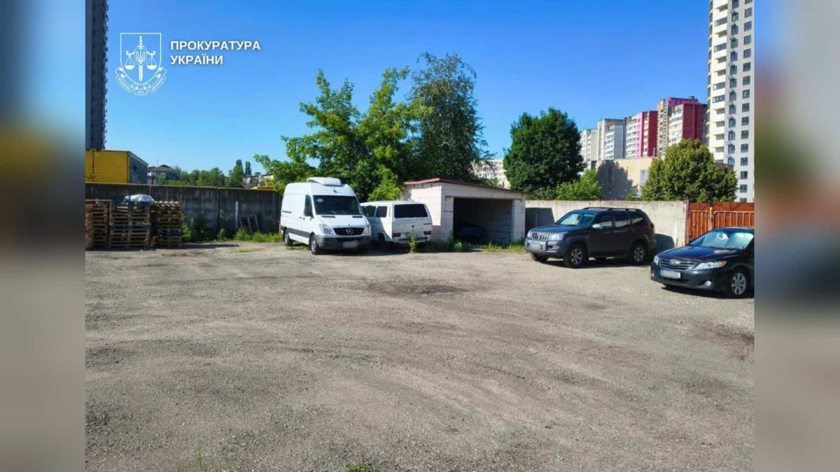 Прокуратура вимагає знести самочинні будівлі в Дніпровському районі Київська міська прокуратура подала позов до суду про знесення трьох самочинних будівель на комунальній ділянці в Дніпровському районі вартістю майже 6