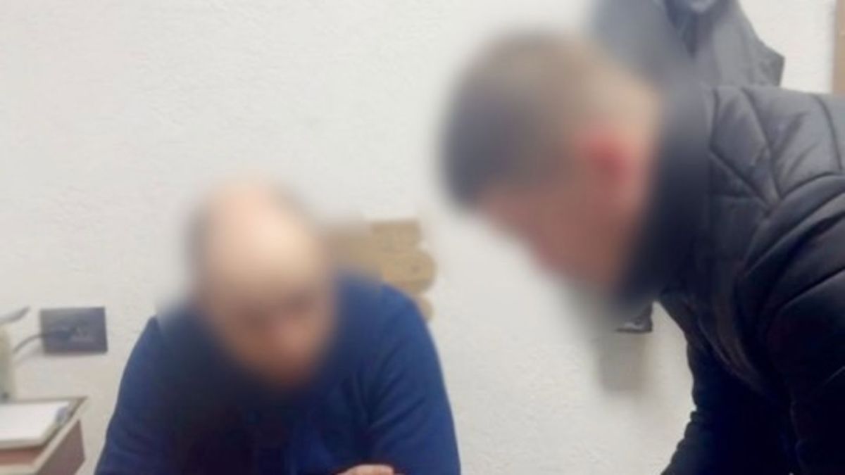 Директора СЕС у Києві судитимуть за махінації на 51,7 млн грн Правоохоронець і підозрюваний