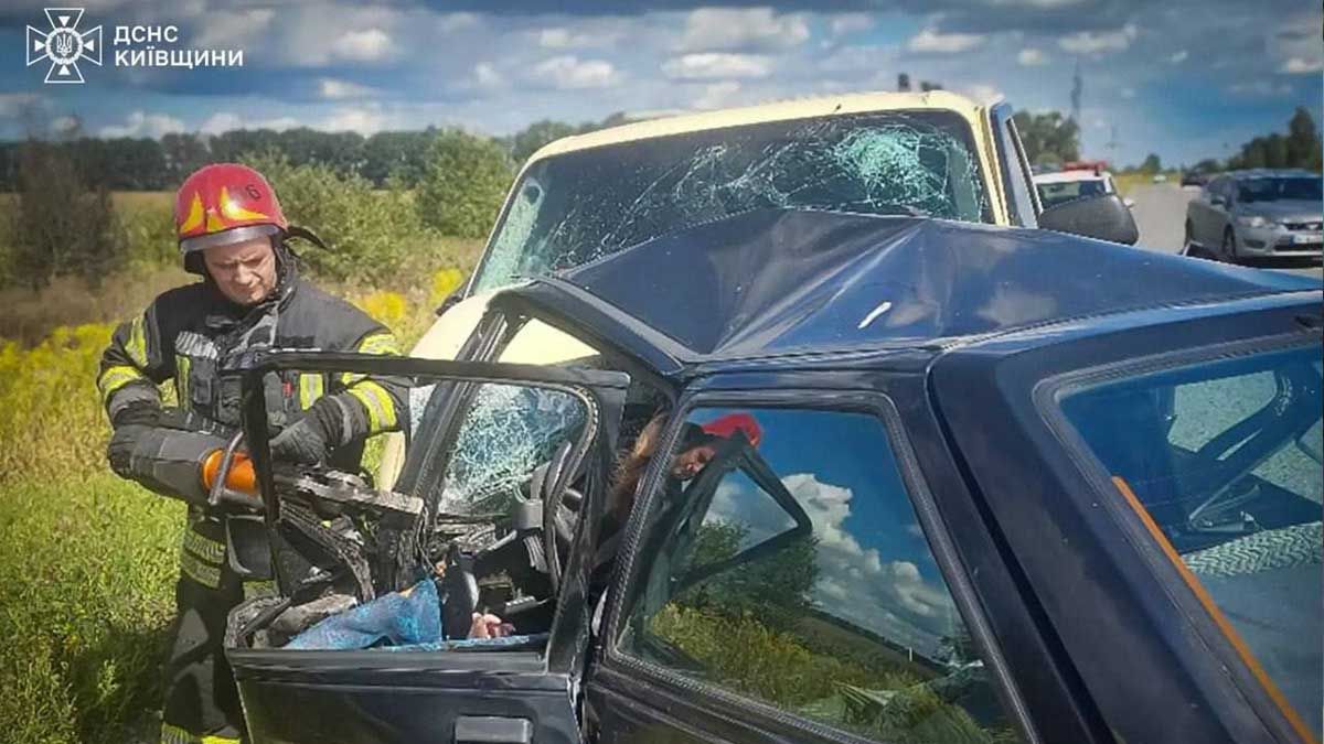 У Гоголеві внаслідок ДТП загинула людина, ще одна отримала поранення У Гоголеві внаслідок ДТП загинула людина, ще одна отримала поранення