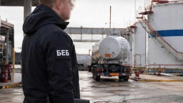 На Київщині затримали організатора втечі за кордон за 18 000 євро Детективи БЕБ у Києві розкрили схему ухилення від сплати податків на прибуток на 17,3 млн грн у компанії з реалізації нафтопродуктів