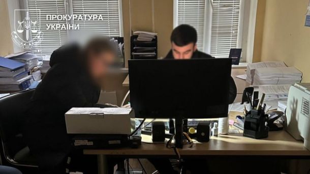 Посадовицю Деснянської РДА судитимуть за переплату 1,8 млн грн за електроенергію Посадовицю управління освіти Деснянської РДА скеровано до суду за переплату 1,8 млн грн за електроенергію