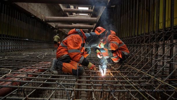 Майже рік без газу: будинок на Пластовій нарешті підключили Зварювальні роботи