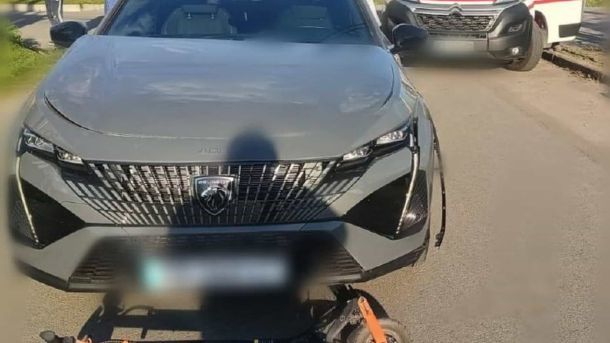 Занедбані стадіони Києва: 8 арен і басейнів, що руйнуються без нагляду Рятувальники та поліцейські на місці смертельного ДТП у селі Гатне Фастівського району, де загинув 10-річний хлопчик на електросамокаті
