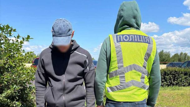 Крадіжка на благодійності: директор фірми привласнив 470 тис. грн, призначених для модульних будинків у Мощуні Крадіжка на благодійності: директор фірми привласнив 470 тис. грн, призначених для модульних будинків у Мощуні