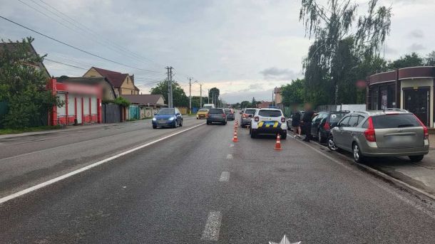 Одна донація рятує три життя: Київ кличе донорів Місце ДТП у селі Старі Петрівці на Вишгородщині, де Mitsubishi ASX збив жінку-пішохідку поза пішохідним переходом