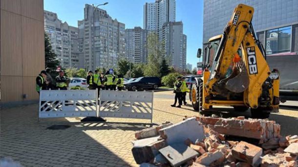 Біля ЖК River Stone демонтували паркан і відкрили 500 метрів набережної Дніпра Біля ЖК River Stone демонтували паркан і відкрили 500 метрів набережної Дніпра