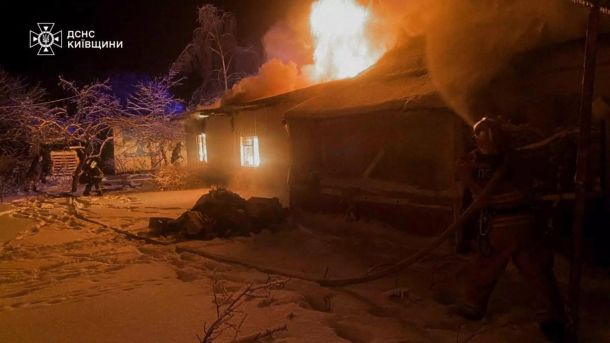 За удар ножем на підставі ревнощів судитимуть 42-річного киянина Пожежа в одноповерховій господарській будівлі