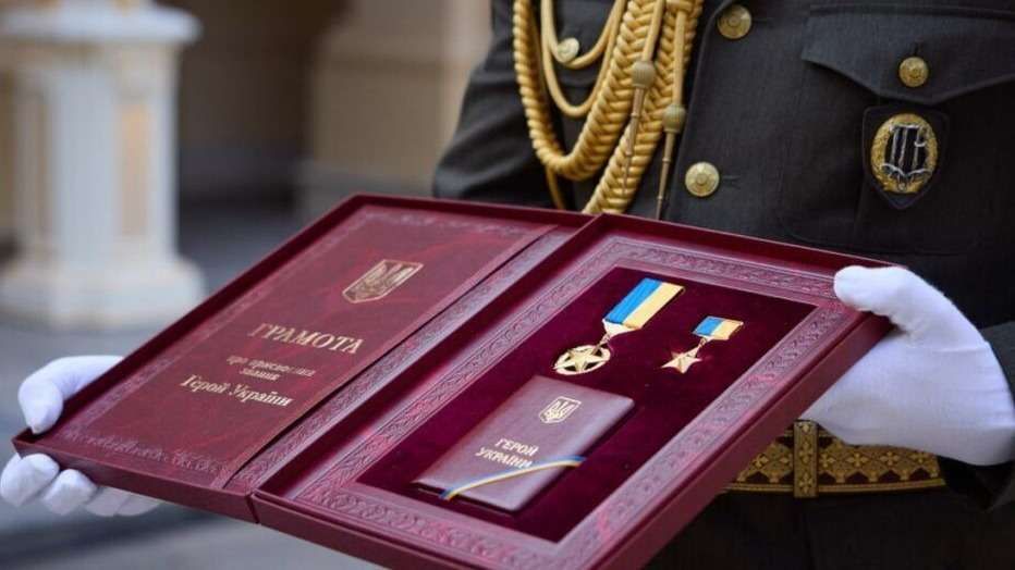 Героями України стали голова СБУ Малюк і командир «Птахів Мадяра» Бровді Героями України стали голова СБУ Малюк і командир «Птахів Мадяра» Бровді