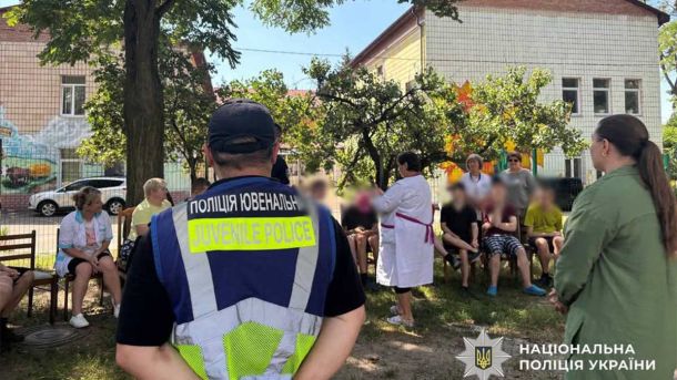 Каністерапія у центрі творчості: діти знайомились із чотирилапими психологами Каністерапія у центрі творчості: діти знайомились із чотирилапими психологами
