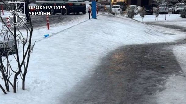 У Білій Церкві чоловік задушив знайому заради 400 гривень і ювелірки Обліджена дорога взимку з нерозчищеним снігом та льодом, логотип Прокуратури України