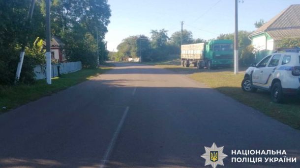 Стармер заявив, що Британія та Франція очолять «Коаліцію охочих» щодо України Патрульна машина стоїть на узбіччі