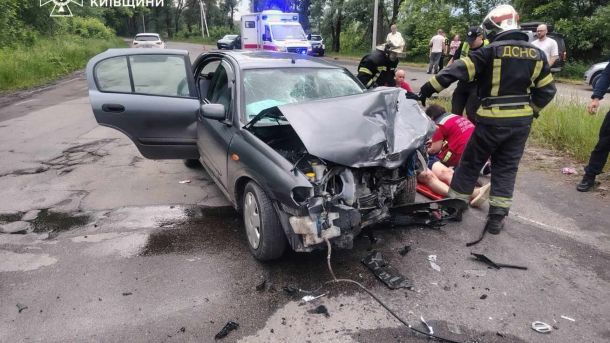 Міст на Берестейському закриють для пішоходів до вересня Рятувальники ДСНС Київщини деблокують постраждалих з понівечених автомобілів після ДТП у Ходосівці Обухівського району