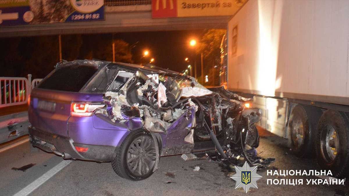 У Києві п’яний водій Range Rover спричинив ДТП У Києві п’яний водій Range Rover спричинив ДТП