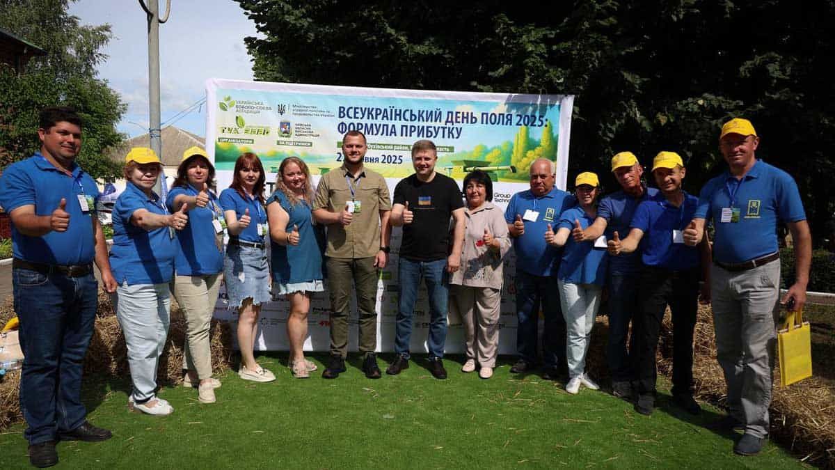 День поля на Київщині — як аграрії забезпечують продовольчу безпеку під час війни День поля на Київщині — як аграрії забезпечують продовольчу безпеку під час війни