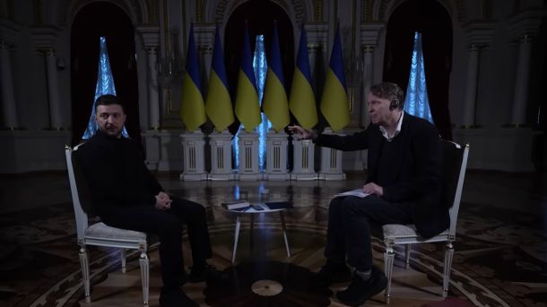 Борщагівка після нічної атаки: порожні колії і переповнені автобуси Президент України Володимир Зеленський у темноті під час інтерв'ю The Guardian