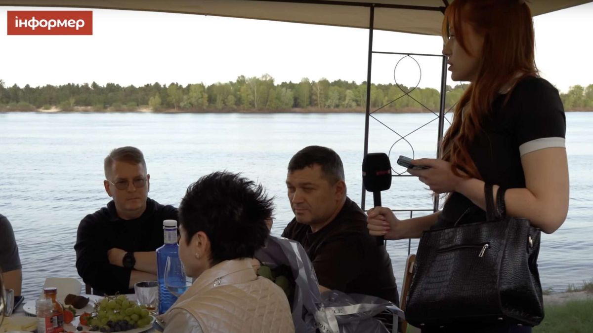 Скандал із застіллям чиновників КМДА в день жалоби: в адміністрації пояснили, що це була «виїзна нарада» Скандал із застіллям чиновників КМДА в день жалоби: в адміністрації пояснили, що це була «виїзна нарада»