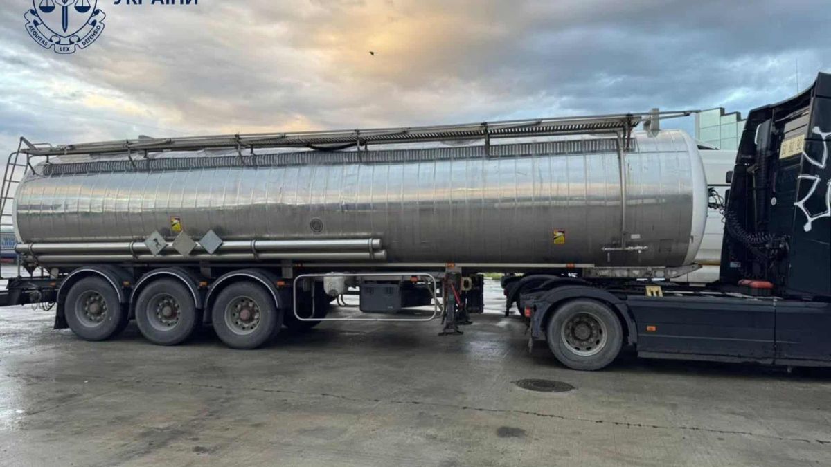 117 тонн спирту під виглядом присадки: організатору і виконавцям повідомили про підозру Схема контрабанди спирту на 97 млн грн через підміну документів: підозрюють трьох осіб на Київщині