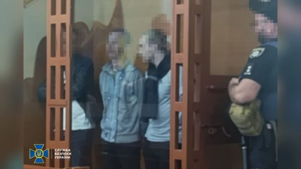 Уламки впали на приватний будинок у Дніпровському р-ні, двоє поранених Учасники ДРГ ФСБ з Київщини, засуджені до довічного за підпали чотирьох електропідстанцій і шпигунство на користь РФ