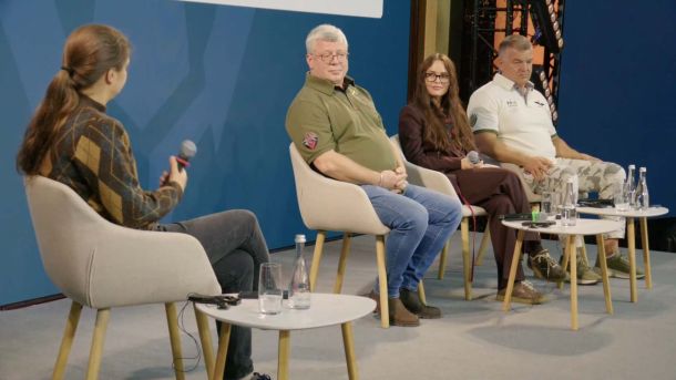 Київська митниця озброює ремонтників ЗСУ контрабандою Учасники пресконференції Fire Point