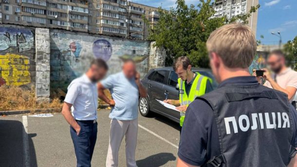 50-річного киянина судитимуть за організацію незаконної переправи в Румунію за $10 тисяч Судитимуть начальника КП ШЕУ Деснянського району за розтрату