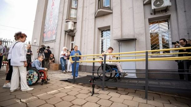 Театр Франка передав ЗСУ дрон Magura, названий на честь «Конотопської відьми» Театр Франка передав ЗСУ дрон Magura, названий на честь «Конотопської відьми»