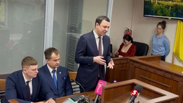 Кличко заявив про політичний тиск на Київраду: засідання зірвали під час обговорення критичних питань Кличко заявив про політичний тиск на Київраду: засідання зірвали під час обговорення критичних питань