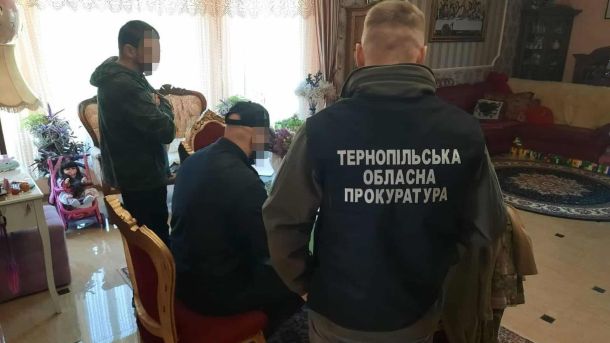 Директор фірми постачав матеріали для об'єктів міноборони рф: підозра Слідчі прокуратури під час обшуку в справі про підкуп суддів на 150 тисяч доларів