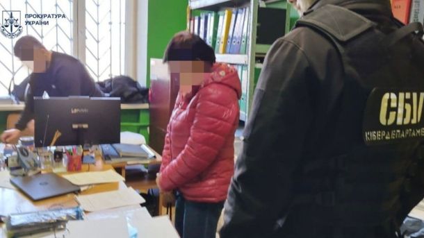 Прокуратура скасує незаконну оренду землі на Печерську під гастроном Київська міська прокуратура повідомила про підозру начальниці відділу Міністерства культури у виправдовуванні агресії РФ