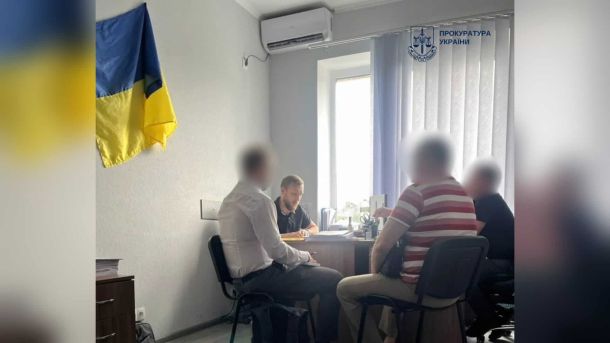 Столичне БЕБ повернуло 12,2 млн грн ПДВ від продавця вживаних авто з Кореї Будівля суду або прокуратури у Києві — колишньому голові правління банку повідомили про підозру у фіктивному продажі 5 приміщень на 20 млн грн
