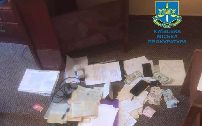 У Києві судитимуть «експерта» з квартирних афер, який підробив документи та виселив пенсіонерку У Києві судитимуть «експерта» з квартирних афер, який підробив документи та виселив пенсіонерку