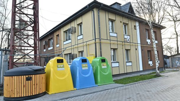 ЗСУ знищили 810 окупантів за добу: зведення Генштабу Сміттєві баки біля багатоповерхівки