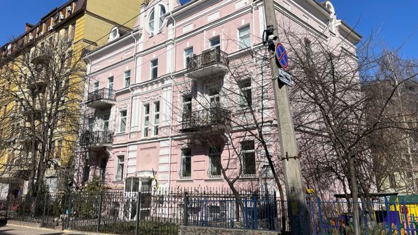 NAMU запускає лекторій «Мистецтво бачити»: 9 лекцій від іконопису до відеоарту Триповерховий прибутковий будинок ХІХ століття на вулиці Боричів Тік, 28 на Подолі з мансардною надбудовою