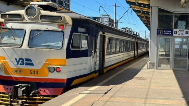 У Києві скасували вечірні рейси електрички на два дні У Києві скасували вечірні рейси електрички на два дні