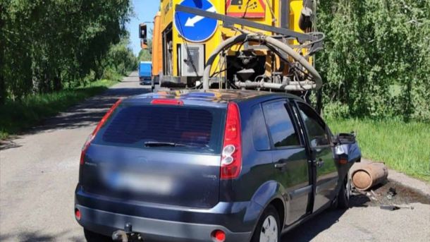 Врятовані папуги жако повернулися до літнього авіарію КиївЗоо Пошкоджений Ford на місці смертельного ДТП на Фастівщині — зіткнення з вантажівкою МАЗ на дорозі Київщини