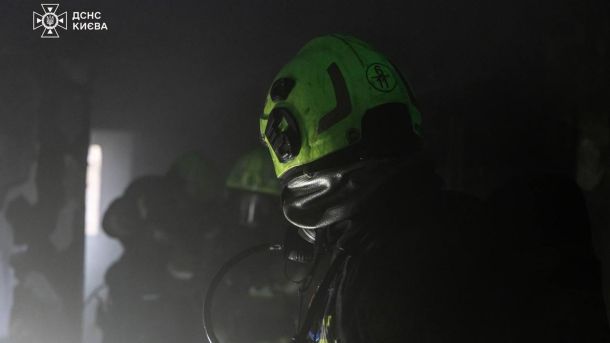 У Києві 3 посадовці НАН забудовували територію академії наук Пожежу у Шевченківському районі ліквідували за 52 хвилини