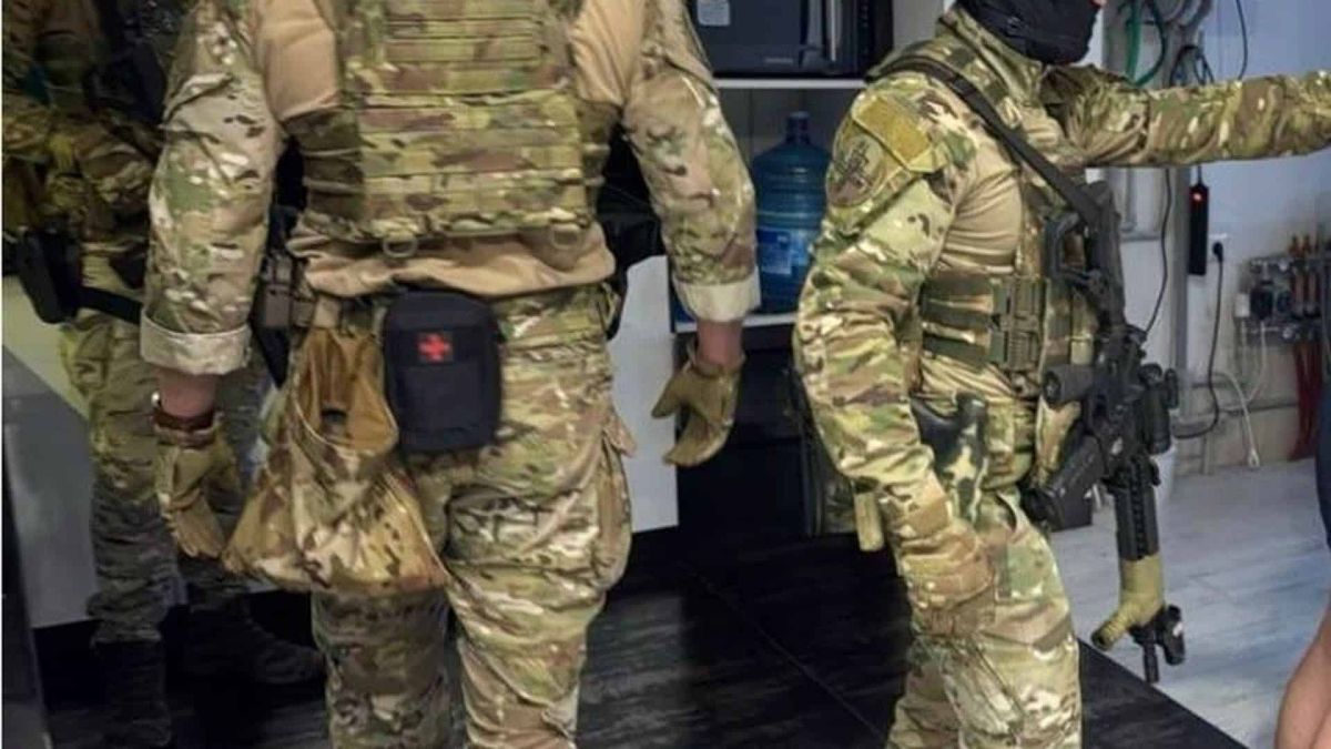 Шахраї зібрали понад мільйон гривень, видаючи себе за фонд Зеленської та UNICEF Кіберполіція викрила шахраїв у TikTok, які видавали себе за фонд Зеленської та UNICEF і зібрали понад мільйон гривень