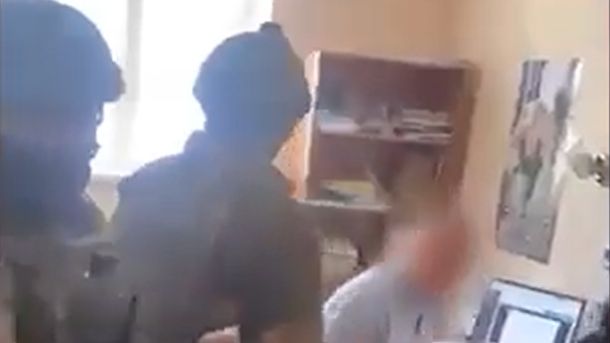 У Києві офіцер ЗСУ вимагав $9000 за переведення бійця з передової Поліція Київщини затримала лікаря-психіатра ВЛК за фіктивні діагнози ухилянтам від мобілізації