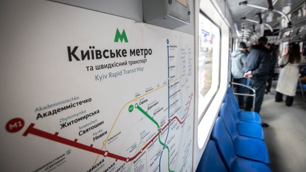 Мешканець Ірпеня пограбував магазин на очах у покупців: загрожує 10 років Пасажири на станції Київського метрополітену під час ранкового годиного піку