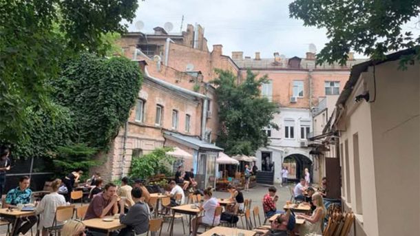 Кличко зупинив забудову «Дворика з воронами» на Рейтарській Кличко зупинив забудову «Дворика з воронами» на Рейтарській