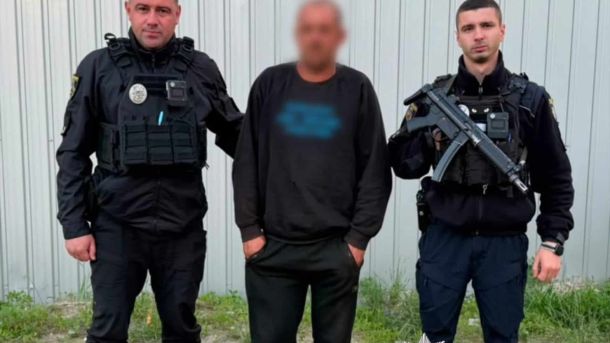 Кияни отримали по 9 років за продаж фальшивих доларів із Туреччини Поліцейські Київщини затримали 38-річного чоловіка, який вночі проник до квартири і напав на 8-річну дівчинку