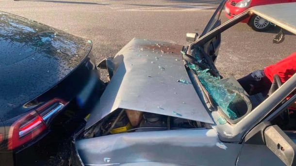 На АЗС в Оболоні вкрав Tesla під час конфлікту — затримали п'яного водія Місце ДТП на Берестейському проспекті в Святошинському районі Києва — п'яний водій Lada спровокував ланцюгове зіткнення трьох авто