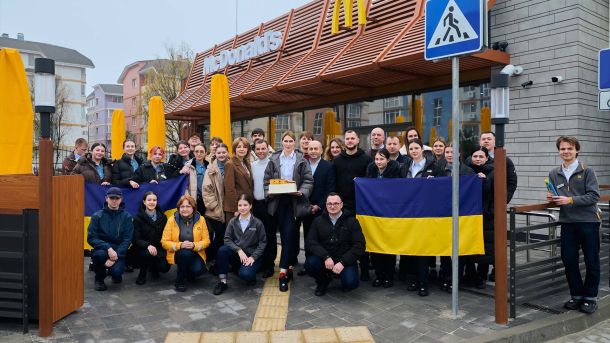13-річний хлопець заліз на дах електропотяга у Бородянці й отримав опіки Під час урочистого відкриття McDonald's у Гатному